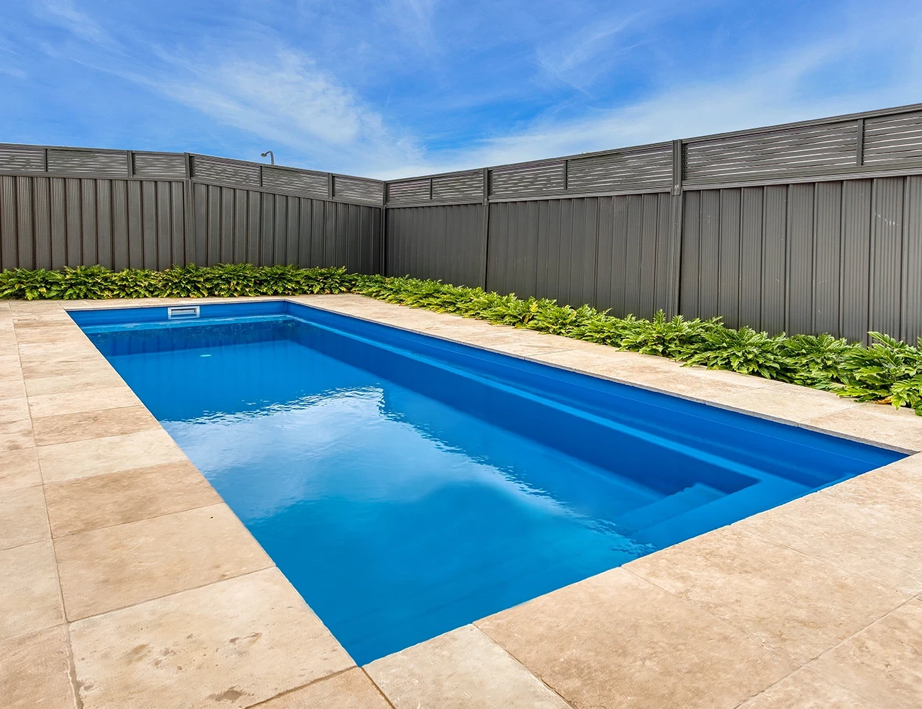 6.5m Davinci pool in Light Blue Shimmer