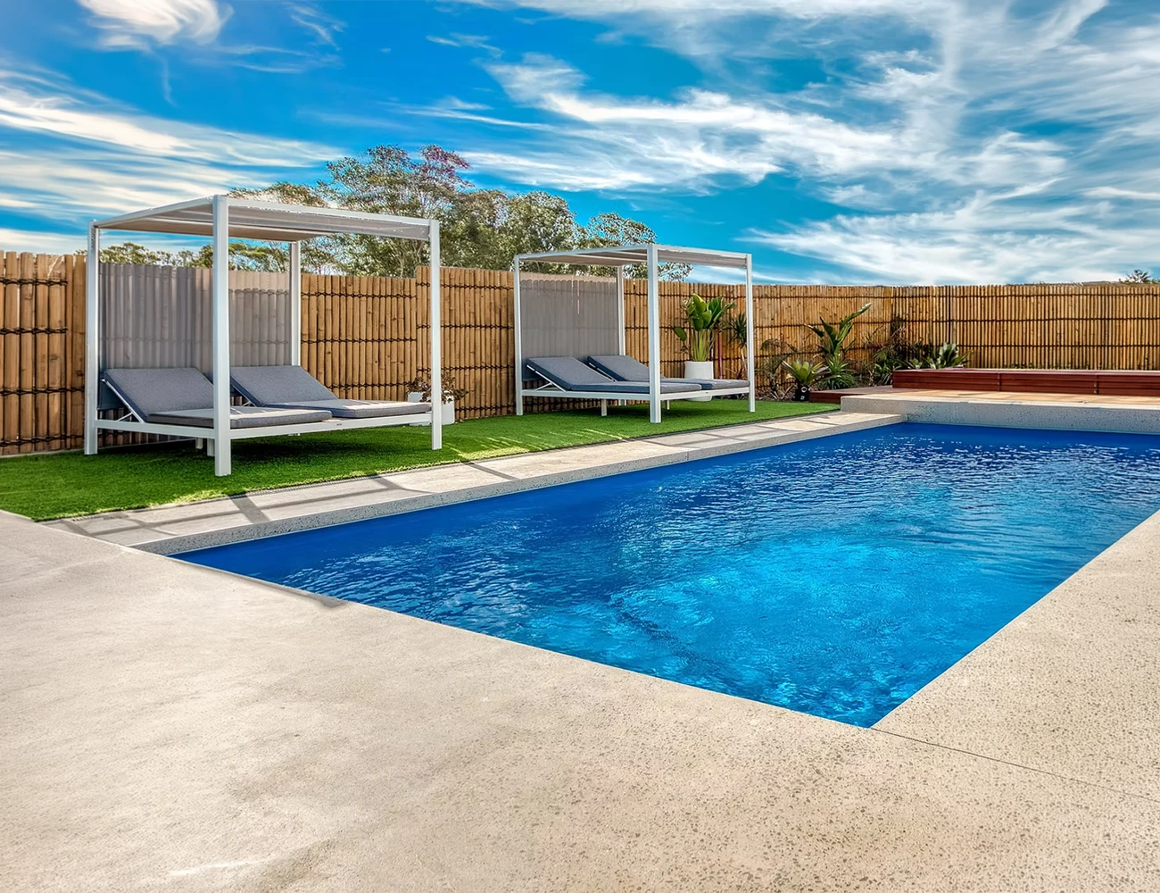 8.0m Entertainer pool in Light Blue Shimmer