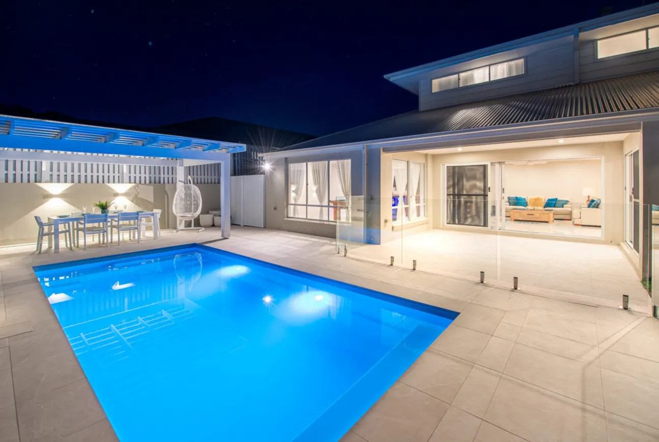 Entertainer 7.0m fibreglass pool by Aquatime Pools